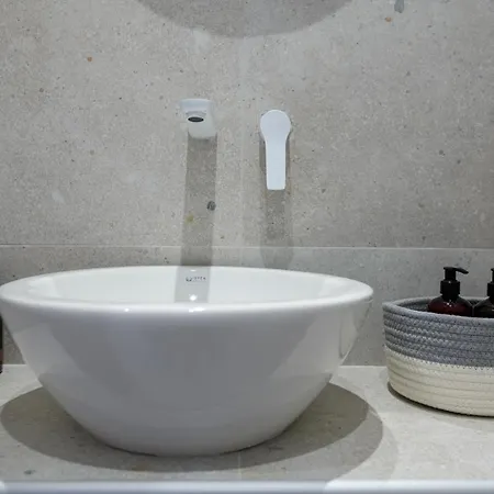 33 Διαμέρισμα *