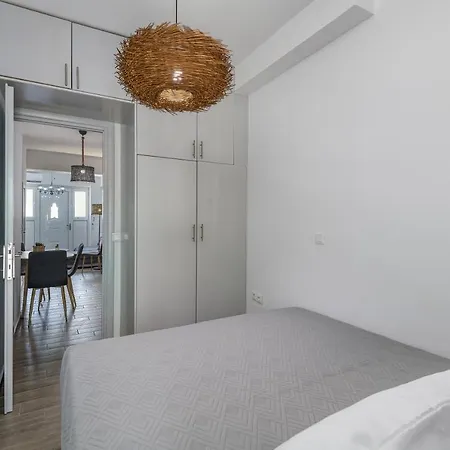 Διαμέρισμα 33 *