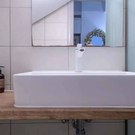 Διαμέρισμα 33 *